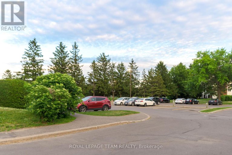 28563933/204-266-lorry-greenberg-drive/hunt-club-parkgreenboro/ottawa/ontario/K1T3J9_5