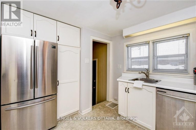 29567928/317-summit-avenue/alta-vistafaircrest-heights/ottawa/ontario/K1H5Z9_8