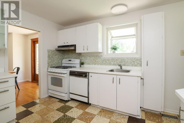 28611578/45-keewatin-crescent/borden-farmstewart-farmcarleton-heightsparkwood-hills/ottawa/ontario/K2E5S2_15