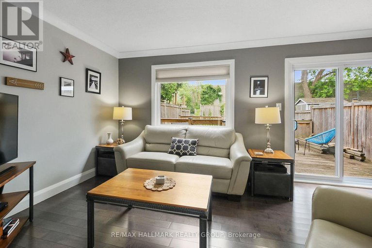 28538565/296-pintail-terrace/chatelaine-village/ottawa/ontario/K1E2A1_12