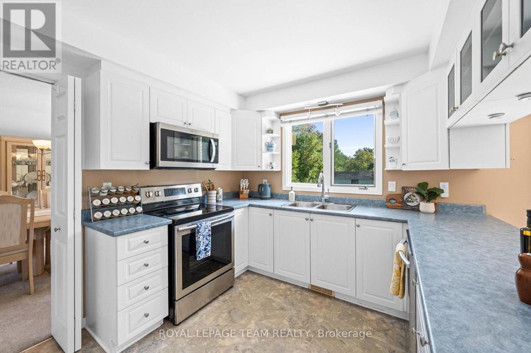 28889906/1640-century-road-e/manotick-south-to-roger-stevens/ottawa/ontario/K0A2E0_13