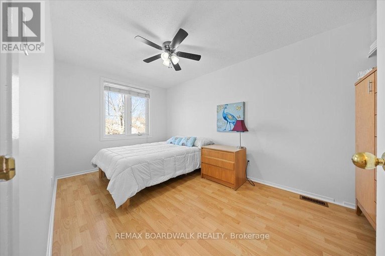 29671423/1837-windflower-way/chapel-hill/ottawa/ontario/K1C5Z8_30