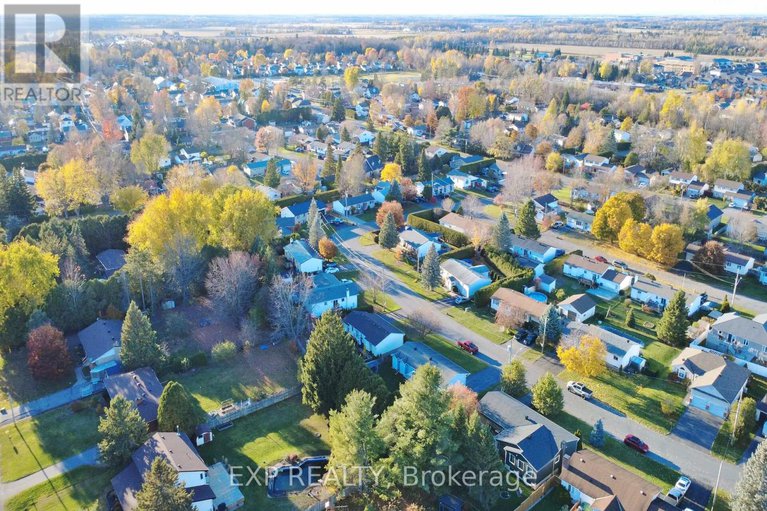 29258512/544-loucks-drive/village-of-russell/russell/ontario/K4R1B6_48