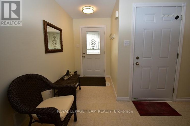 29135893/5516-meadowbrook-drive/iroquois/south-dundas/ontario/K0E1K0_2