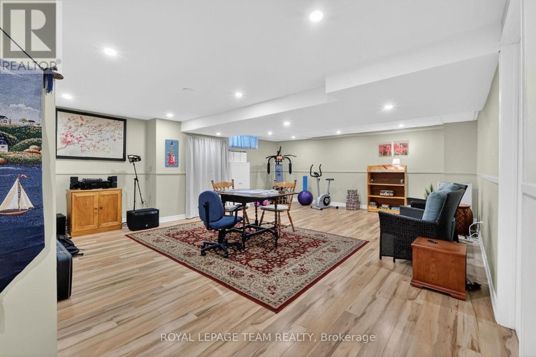 29494254/11-speers-crescent/bridlewood/ottawa/ontario/K2M1W1_37