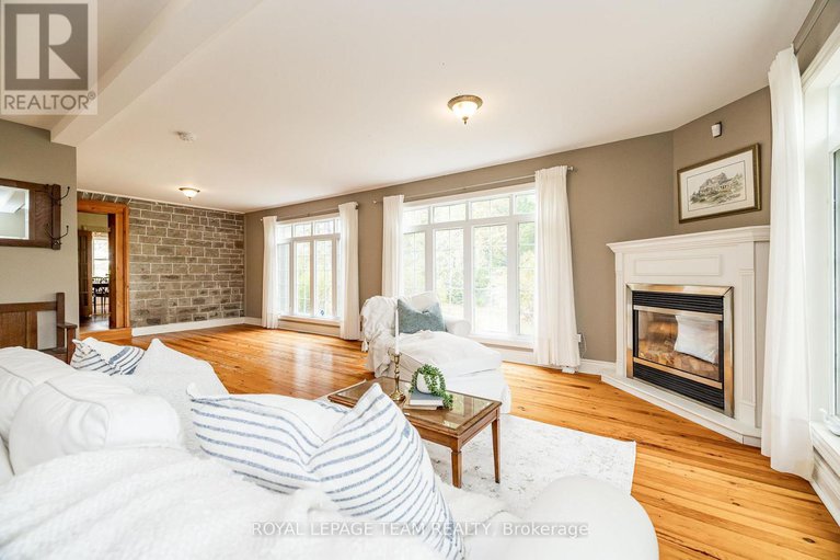 29098667/3651-burritts-rapids-road/north-grenville-twp-kemptville-south/north-grenville/ontario/K0G1N0_15