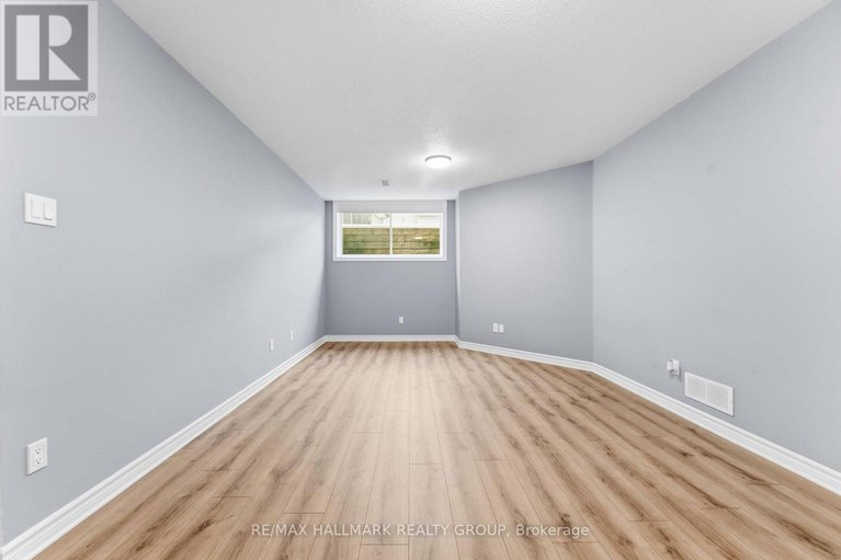 29099475/123-silvermoon-crescent/avalon-east/ottawa/ontario/K4A0P5_44