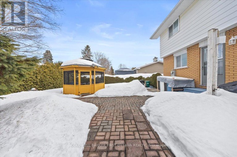 29427446/34-hadley-circle/bells-corners/ottawa/ontario/K2H6N9_26