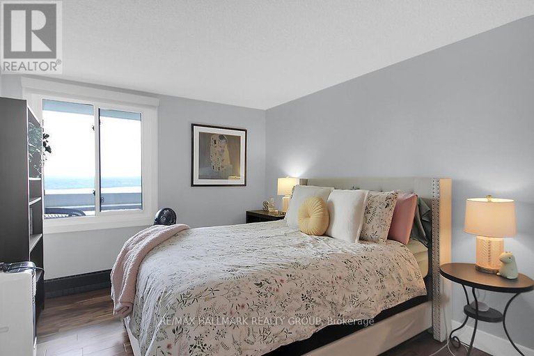 28580775/2201-1081-ambleside-avenue/woodroffe/ottawa/ontario/K2B8C8_21