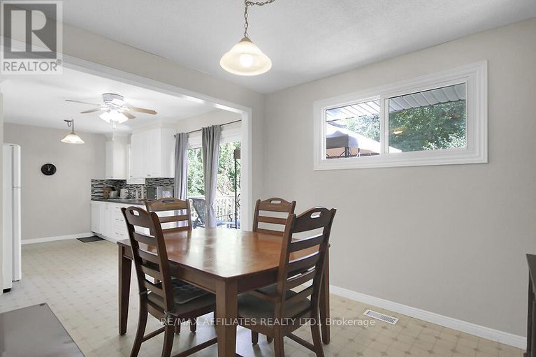 28858378/52-laurie-court/glencairnhazeldean/ottawa/ontario/K2L1S4_14