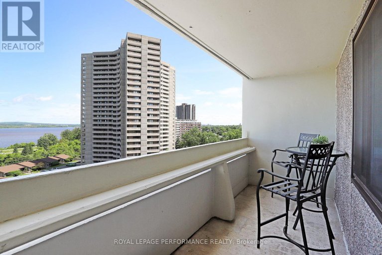 28505384/1002-1171-ambleside-drive/woodroffe/ottawa/ontario/K2B8G6_24