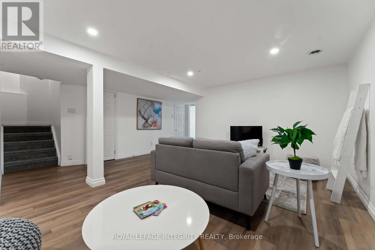 28688332/2044-wildflower-drive/queenswood-heights-south/ottawa/ontario/K1E3R5_25