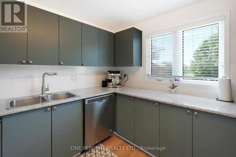 28549707/6585-6585-bilberry-drive/convent-glen-north/ottawa/ontario/K1C4N4_14