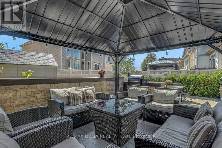 29117733/1916-montmere-avenue/notting-hillsummerside/ottawa/ontario/K4A0E7_33