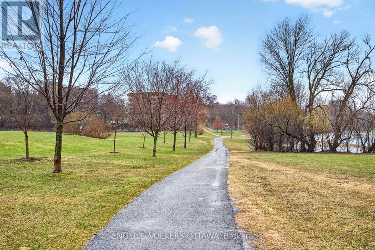 29616184/b-35-robinson-avenue/sandy-hill/ottawa/ontario/K1N8N8_20