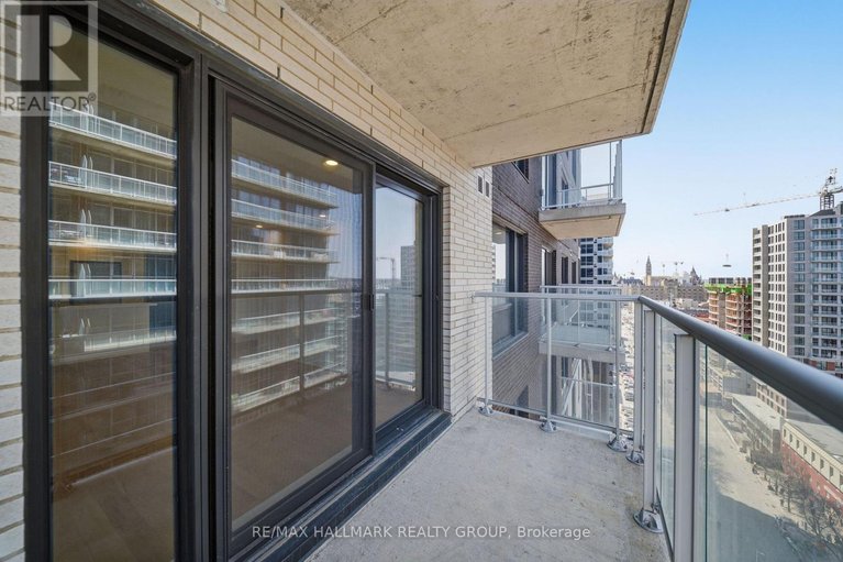 29589401/1703-180-george-street/lower-townbyward-market/ottawa/ontario/K1N0G8_11