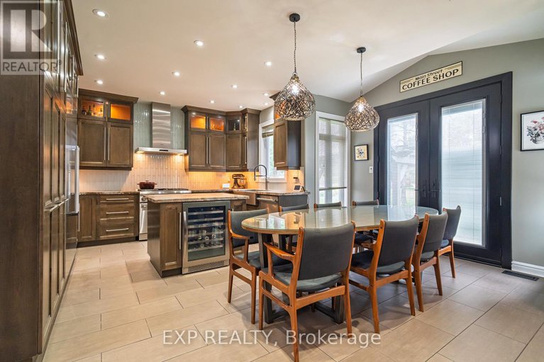 28485158/1466-rhea-place/cedardale/ottawa/ontario/K1V1H1_14