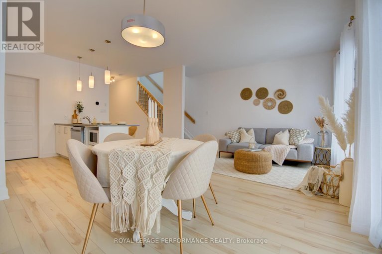 29621925/2416-gray-crescent/town-of-rockland/clarence-rockland/ontario/K4K0H3_21