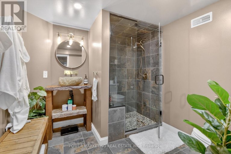 29667359/3269-clearwater-crescent/south-keys/ottawa/ontario/K1V7S3_33
