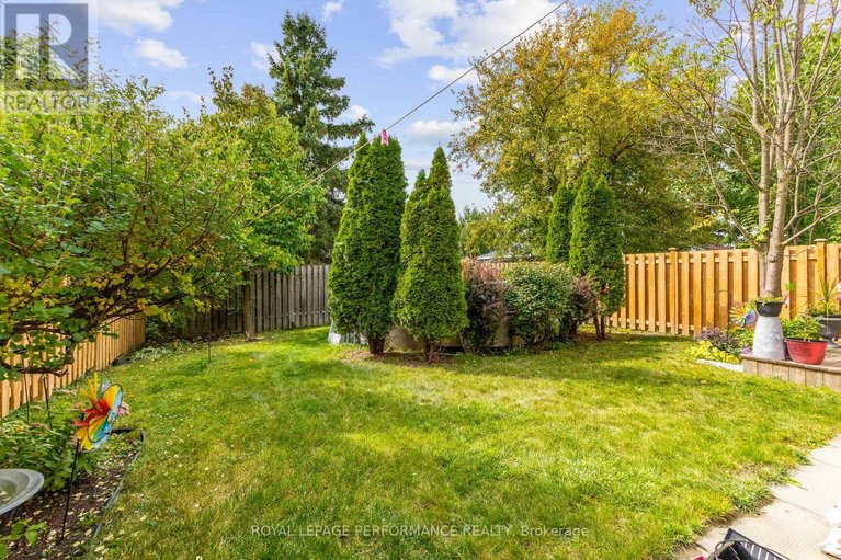 29516247/1089-st-emmanuel-terrace/convent-glen-north/ottawa/ontario/K1C2J6_37