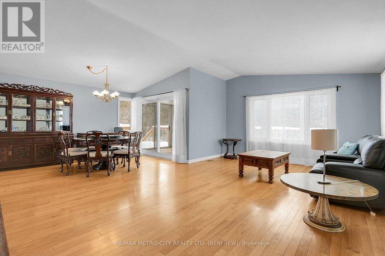 29410189/128-burns-drive/mcnabbraeside-twps/mcnabbraeside/ontario/K0A1G0_12