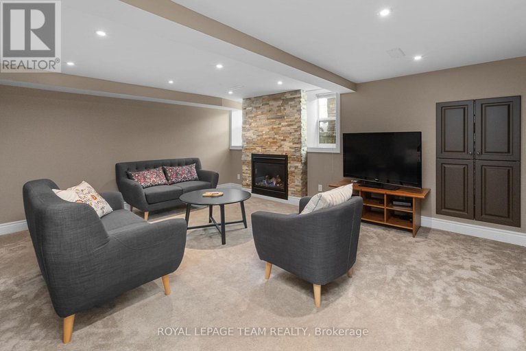 28424968/524-broadview-avenue/mckellarhighland/ottawa/ontario/K2A2L4_24