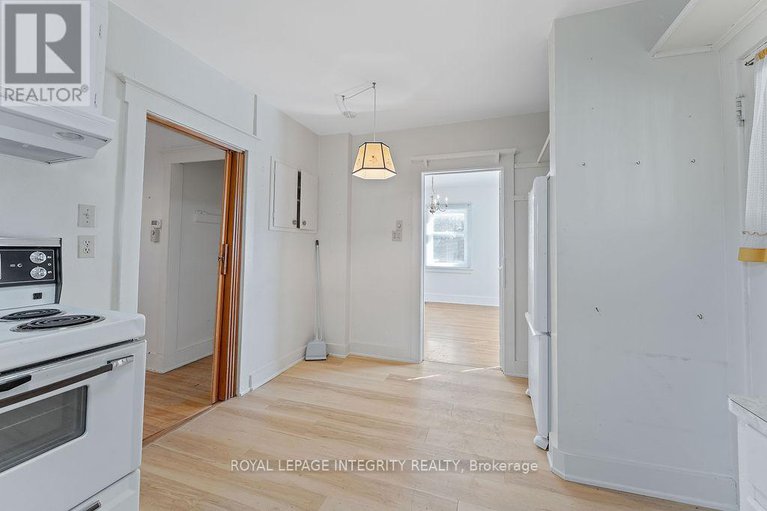 28943384/472-edison-avenue/mckellarhighland/ottawa/ontario/K2A1T9_19
