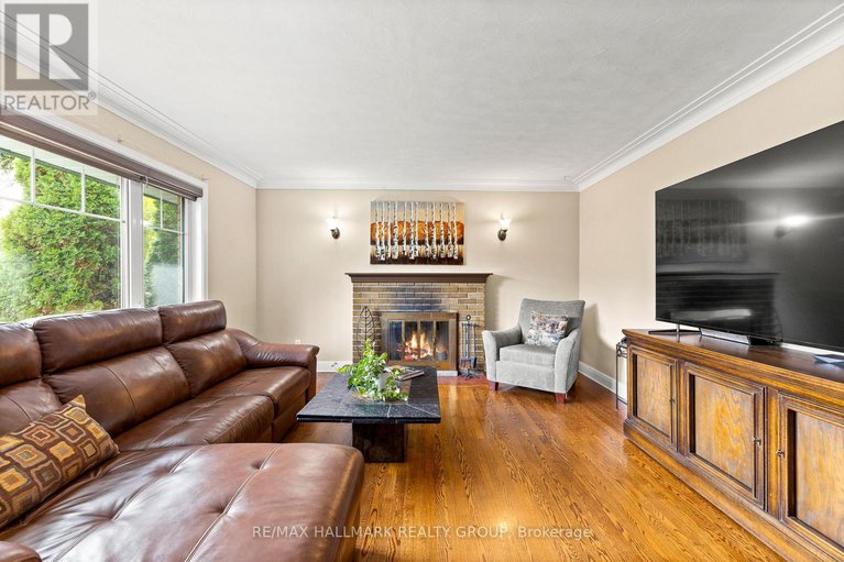 29013157/18-kerry-crescent/city-viewskylinefisher-heightsparkwood-hills/ottawa/ontario/K2E5V6_5