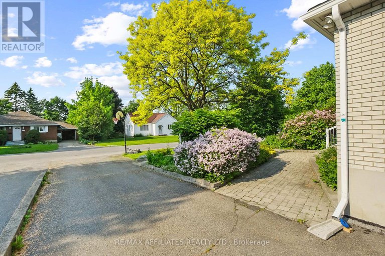28736699/312-mountbatten-avenue/alta-vistafaircrest-heights/ottawa/ontario/K1H5W3_29