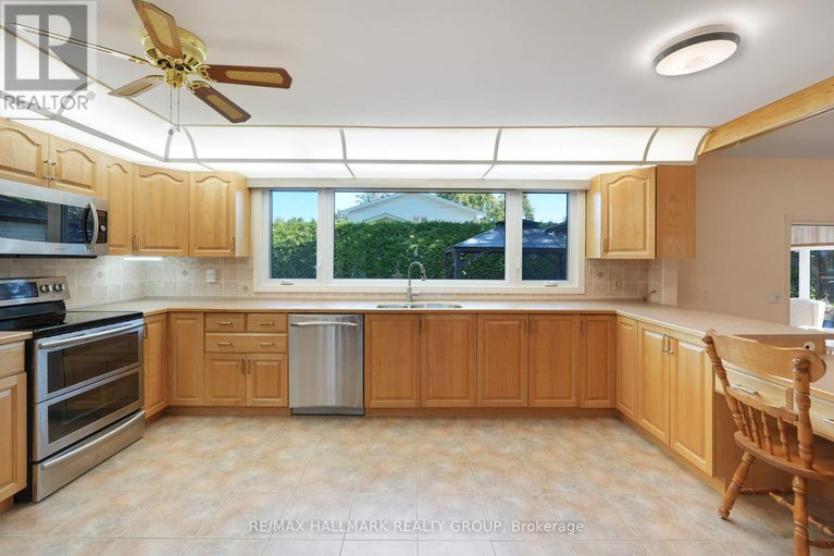 28869617/1-northview-road/city-viewskylinefisher-heightsparkwood-hills/ottawa/ontario/K2E6A6_13
