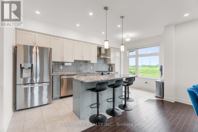 28472373/60-verglas-lane/mer-bleuebradley-estatesanderson-park/ottawa/ontario/K1W0R2_16