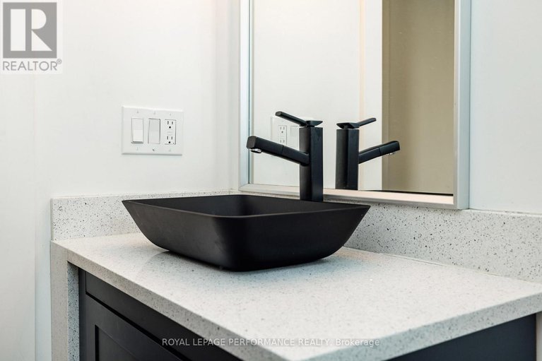 29628289/36-largo-crescent/meadowlandscrestview/ottawa/ontario/K2G3C7_18