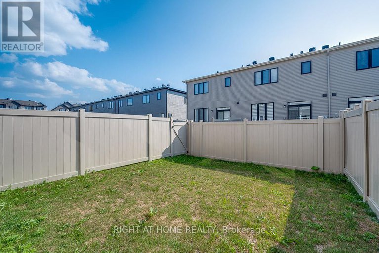 28660132/301-drumlish-lane/half-moon-bay/ottawa/ontario/K2J6Y1_23