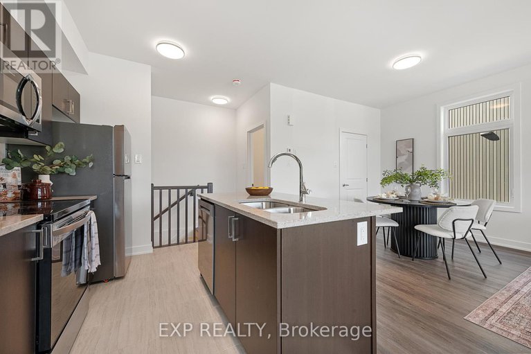 28791224/815-silhouette-private/cedargrovefraserdale/ottawa/ontario/K2J4S3_15