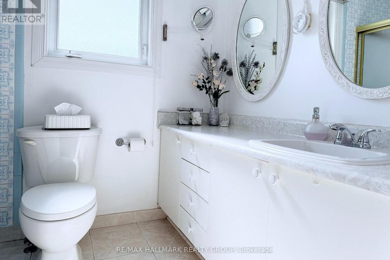 29533054/8-837-eastvale-drive/beaconwood/ottawa/ontario/K1J7T5_18