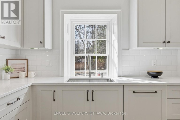 29649228/71-thomas-street/new-edinburgh/ottawa/ontario/K1M1M7_16