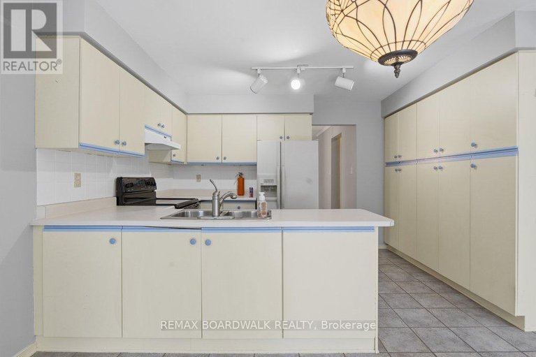 29379156/1707-des-perdrix-crescent/orleanssunridge/ottawa/ontario/K1C5E3_16