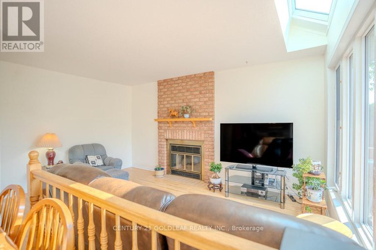 28627502/612-chenier-way/fallingbrookpineridge/ottawa/ontario/K4A1R1_17