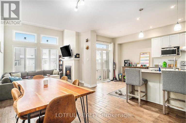 28614851/336-rainrock-crescent/mer-bleuebradley-estatesanderson-park/ottawa/ontario/K1W0J6_5