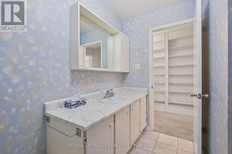 29531002/87-386-kintyre-private/carleton-square/ottawa/ontario/K2C3M6_18