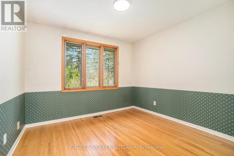 28290206/1805-applegrove-court/beacon-hill-south/ottawa/ontario/K1J6S4_23