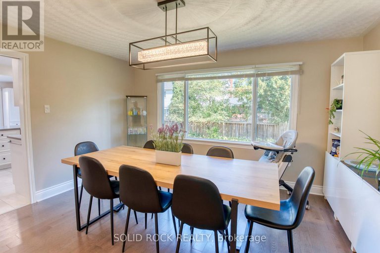 28874945/13-weatherwood-crescent/pineglencountry-place/ottawa/ontario/K2E7C5_10