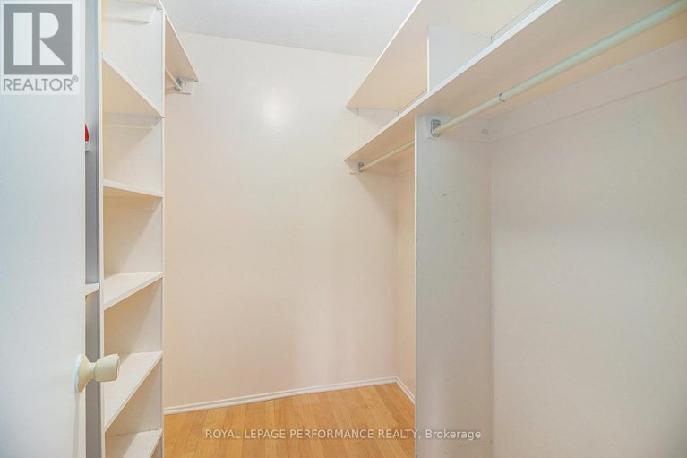 29117518/1642-prestwick-drive/queenswood-heights-south/ottawa/ontario/K1E2Y1_15