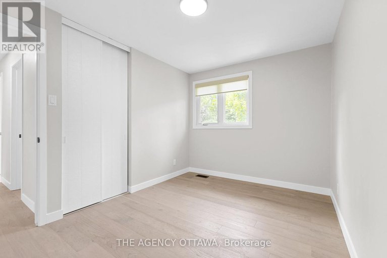 28660139/688-laverendrye-drive/beacon-hill-north/ottawa/ontario/K1J7X6_24