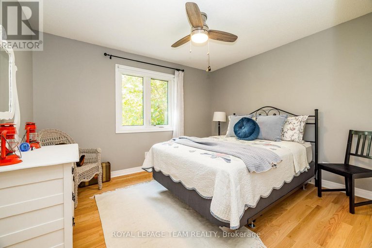 28910635/5239-mclean-crescent/manotick-long-island-nicholls-island/ottawa/ontario/K4M1G1_34
