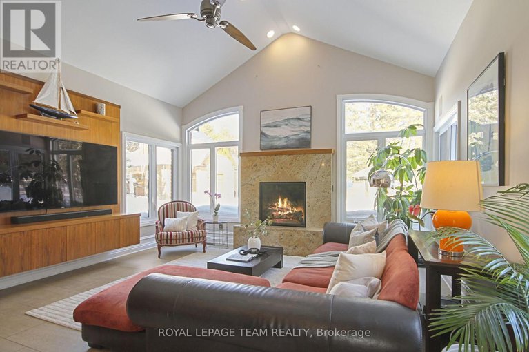 28765946/5849-queenscourt-crescent/manotick-east-to-manotick-station/ottawa/ontario/K4M1K3_20
