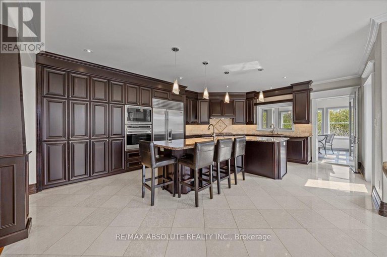 28246473/124-biltmore-crescent/btwn-franktown-rd-fallowfield-rd/ottawa/ontario/K2S2C6_11
