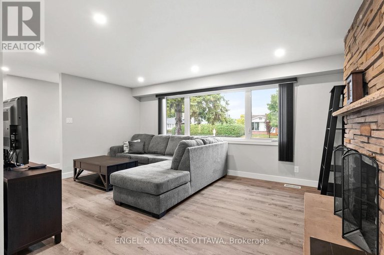 28934380/20-gary-avenue/manordale/ottawa/ontario/K2G3L3_4