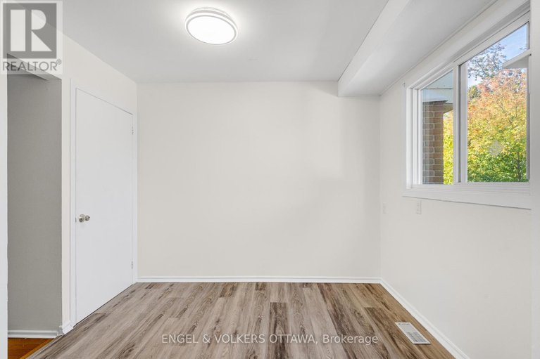 28917189/933-greenbriar-avenue/carleton-heights/ottawa/ontario/K2C0J8_15