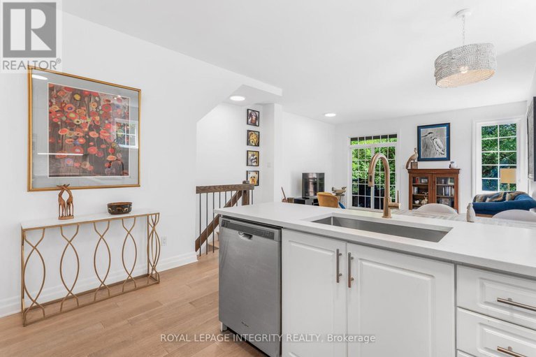 28878619/h-17-melrose-avenue-n/hintonburg/ottawa/ontario/K1Y1T8_11